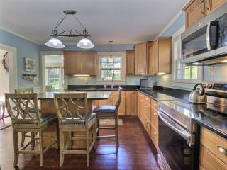 Historic Colonial Pool Walk to Town - Litchfield - 7
