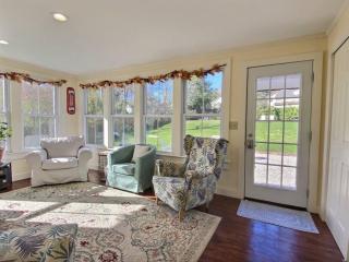 Historic Colonial Pool Walk to Town - Litchfield - 5