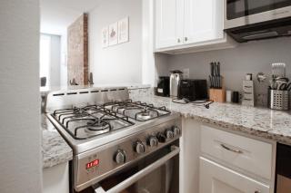 Fashionable 1-Bedrm Apt 15 Min to Manhattan - Hoboken - 3