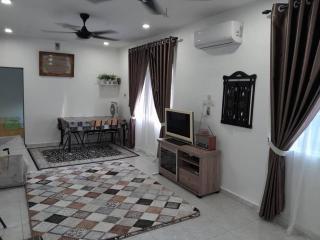 Salyah Homestay - Tangkak - 0