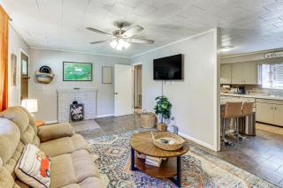 Rural Escape Near Lake Ouachita with Gas Grill! - 8