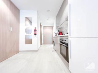Charming Studio with Balcony in Azizi Riviera - Dubai - 5