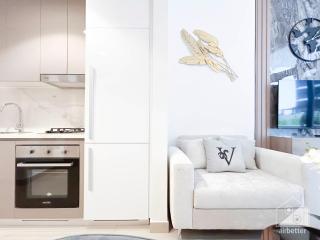 Charming Studio with Balcony in Azizi Riviera - Dubai - 8