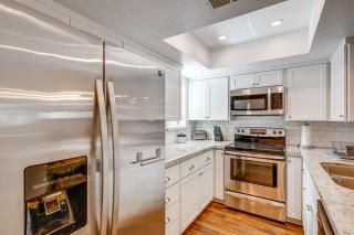 Quiet Condo with Pool Access, Near Arizona Boardwalk - 2