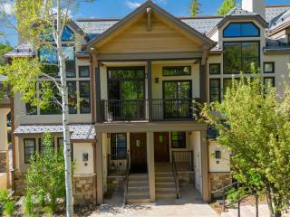 Meadows Townhome M2 by East West Hospitality - 8