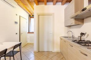 Artistic Urban Apartment - 6