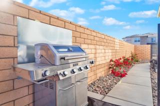Sophisticated and Spacious 4BD w Private Pool - Indio - 2