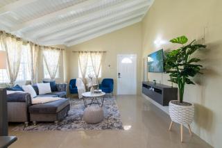 Drax Hall-Near Ocho Rios-King Bed-Pool-BBQ Grill-Gated Complex-Free Parking-Free Wifi 100Mbps - Mammee Bay - 0