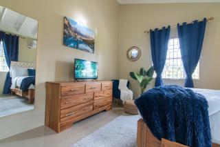 Close to Ocho Rios-Pool-BBQ Grill-Gated Complex-100Mbps-24 Security-In Drax Hall - 4