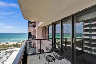 Adorable 2 Bedroom Condo Beach Service 1110 - 6