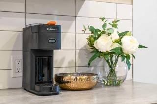 2BR Cozy Suite w Fireplace! FREE Banff Pass, Parking, Netflix! Enjoy Yoga Classes or Plan Your Golf Trip! - 3