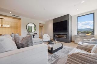 One Riverfront Condo 400 by East West Hospitality - 8