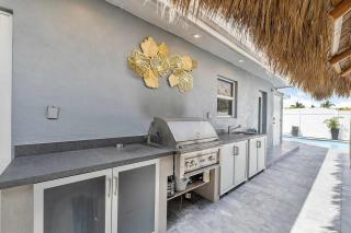 5 mins to Beach Pool & Tiki Hut BBQ - 7