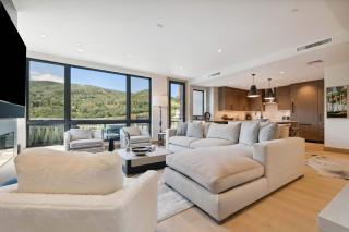 One Riverfront Condo 400 by East West Hospitality - 6