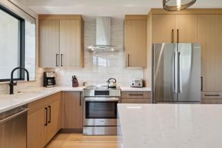 One Riverfront Condo 307 by East West Hospitality - 3