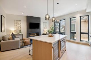 One Riverfront Condo 108 by East West Hospitality - 6