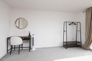 4 Bedroom House By Humming Nest Short Lets & Serviced Accommodation Milton Keynes With Free WiFi & Parking - 4