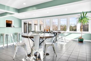 Maine Pondfront Home Sleeps 22 - Pool & Hot Tub - 5