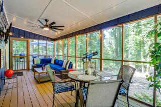 Waterfront Retreat on a Lake Lanier Cove with Dock - 9