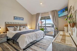 Ozark Upper Deck Top Floor Waterfront Condo - Lake Ozark - 0