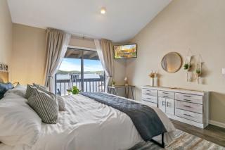Ozark Upper Deck Top Floor Waterfront Condo - Lake Ozark - 4