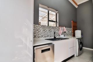 House of Bongekile 4 Bed Luxury Home in Malelane - Malelane - 2