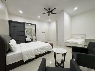 靠山屋 HILLSIDE HOUSE Ipoh Garden, Max 9 pax, No events & parties, No pets, 2 parkings, Hillview - Ipoh - 9