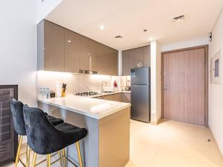 Luxury Meydan Escape Condo with City Views - Dubai - 5