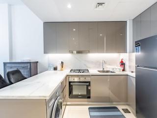 Luxury Meydan Escape Condo with City Views - Dubai - 1