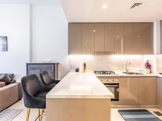 Luxury Meydan Escape Condo with City Views - Dubai - 4