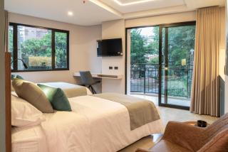 Hotel Living 35 Suites - 5