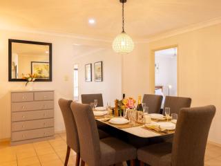 Peaceful 4B2B Sweet Home w Backyard at Springfield - 3