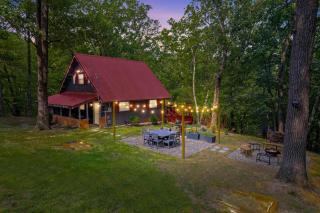 Red A Frame Shenandoah Escape Fire Pit BBQ - Harper's Ferry - 0