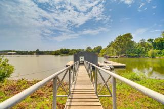 On-Site Lake Access Pet-Friendly Vinita Home - Disney - 0