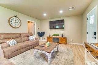 On-Site Lake Access Pet-Friendly Vinita Home - Disney - 5