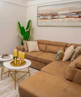 Cosy & Central 1 Bedroom Apartment in Riverside With Gym and Amazing views - Nairobi - 0