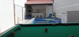 "Lindíssima Casa Pé na Areia com Piscina Grande, Sala de Jantar, 3 Amplos Quartos, Sendo 1 Suíte, Amplo Espaço de Lazer com Área Gourmet em Deck Coberto com Churrasqueira e Mesa de Bilhar Frente a Piscina, e o melhor, Super Pertinho da Praia" - Praia Grande - 5