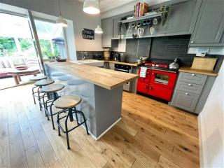 Truck House, Luxury accommodation, pet friendly - 1