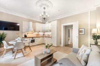 Exclusive and spacious apartment in city center - 8