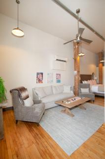 Dollys Downtown Loft Knoxville - 2