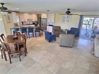Vacation in comfort pool waterfront boat rental - 5