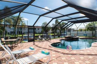 Vacation in comfort pool waterfront boat rental - 9