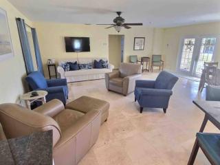 Vacation in comfort pool waterfront boat rental - 4