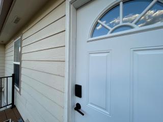 Colorado Room w Private Entrance Deck and Hot Tub - 3