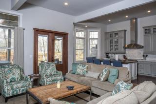 Biltmore Chalet - McHenry - 7