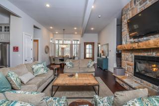 Biltmore Chalet - McHenry - 9