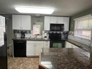 Serenity Beach Haus with Outdoor Hot Tub Nature Golf nearby - Arbutus Beach - 3
