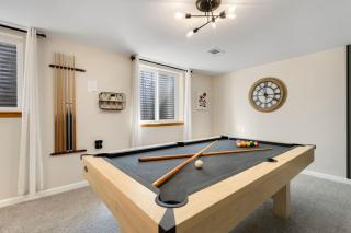 Downtown Windsor Home with Hot Tub and Pool Table - 7