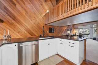 Ridgepoint Townhome 105 by East West Hospitality - 5