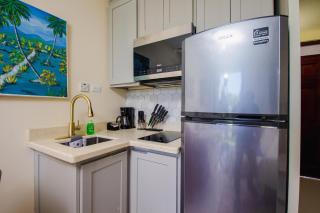 Center of Ocho Rios-Beachfront Studio-Free Beach Access-Pool-Free Parking-Gated Complex-Free Wifi 100Mbps - Ocho Rios - 5